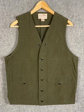 Filson Utility Field Vest in Dark Olive